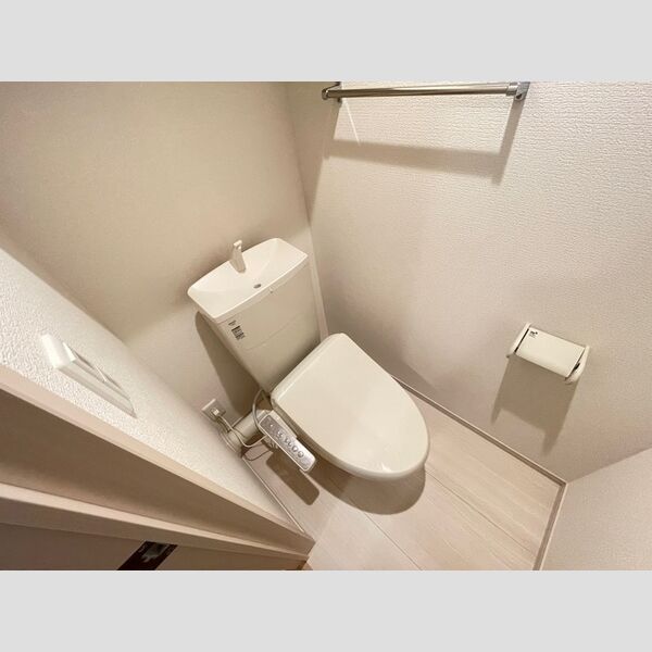 メゾンサニーサイド202号室 トイレ