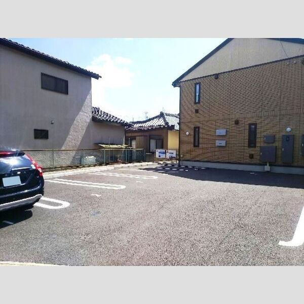 アン　リッシュ 駐車場