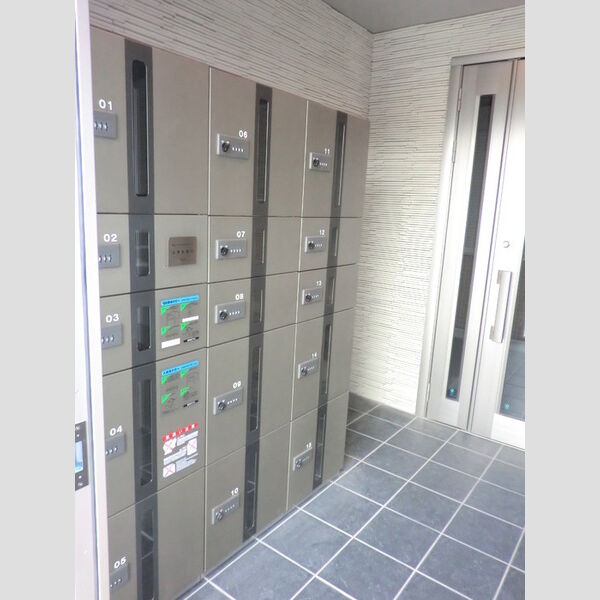 コーポスカイG106号室 宅配ボックス