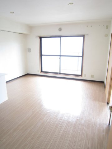 ソシア城山小路　伍番館0201号室 リビング