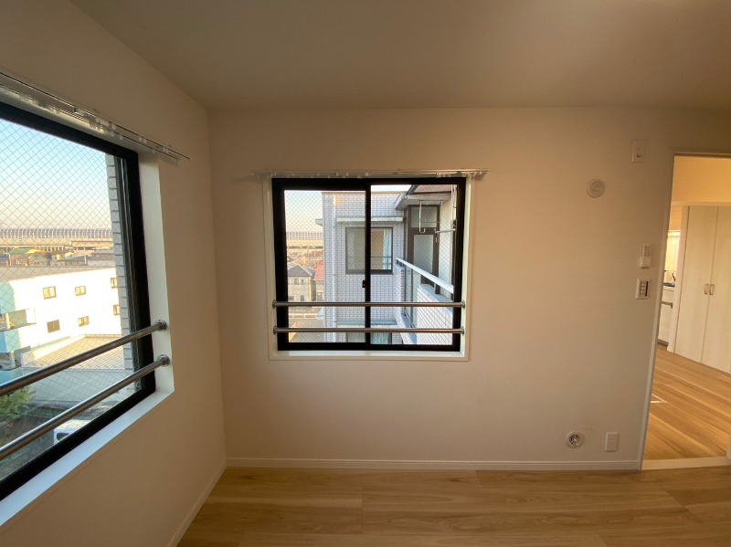 ピラミデ川口 内観