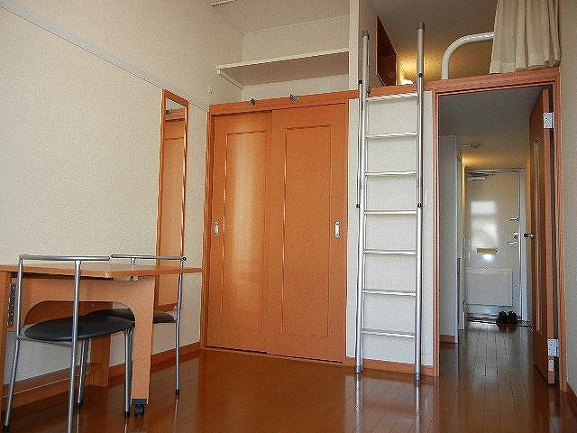 レオパレスｅｃｌａｔ リビング