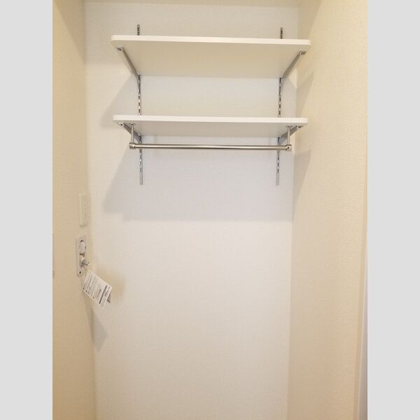 Roygent東大泉102号室 洗濯機上収納