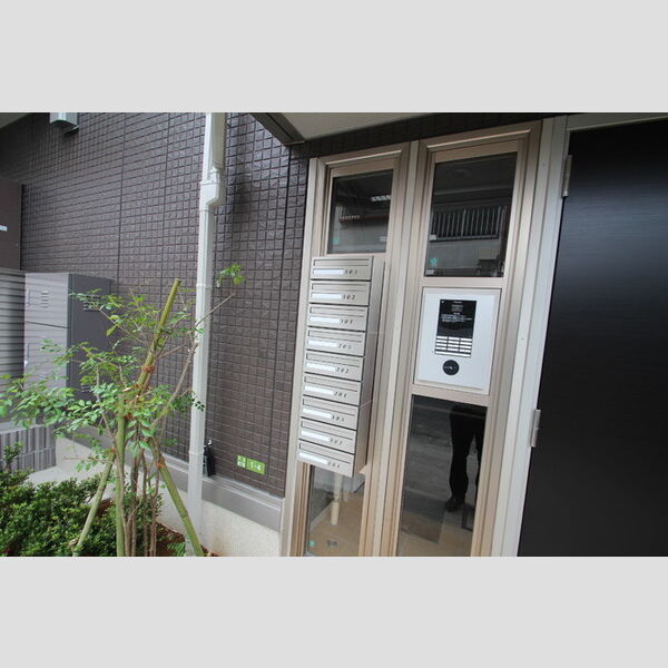 D-room煌(キララ)202号室 エントランスはオートロック!