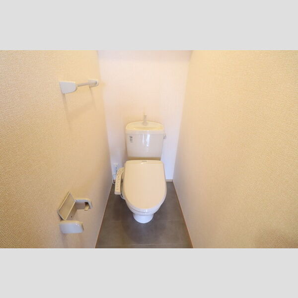 ルミエール202号室 温水洗浄暖房便座