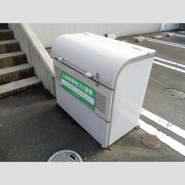 ウィット請西東C ゴミストッカー