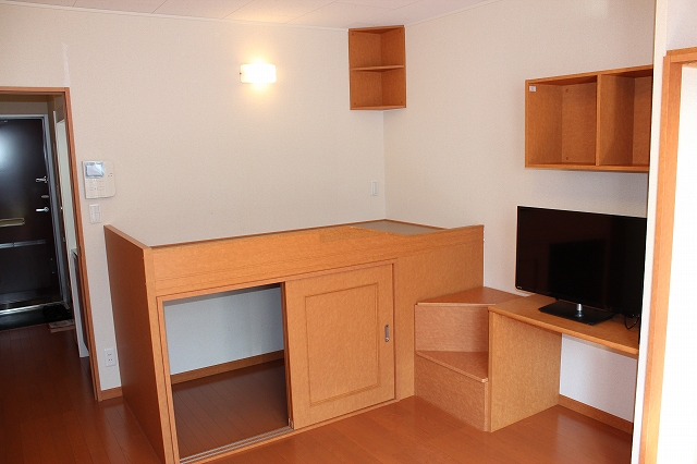 レオパレス市原Ｂ104号室 ベッド、収納完備