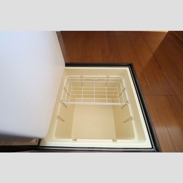 メゾンベール105号室 床下収納