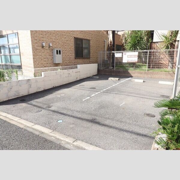 ポワール・K 駐車場