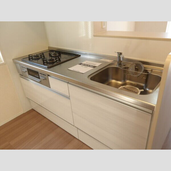 メゾン真砂202号室 対面式3口ガスコンロ付システムキッチン