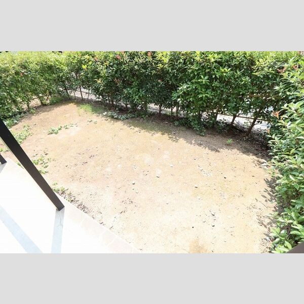 サンライズ　D102号室 専用庭