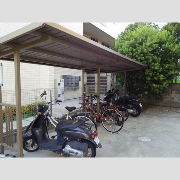 クルミー幕張本郷 駐輪場