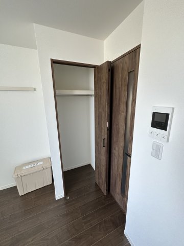 ベル エスペース クローゼットタイプで収納力豊富です♪