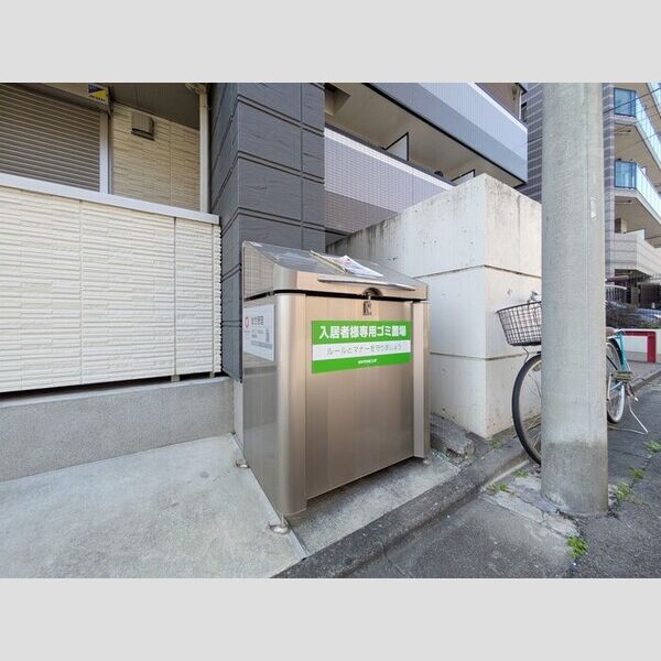 インコントリ101号室 ごみ置き場