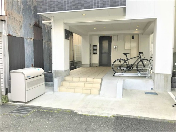 リブリ・鈴木 エントランス