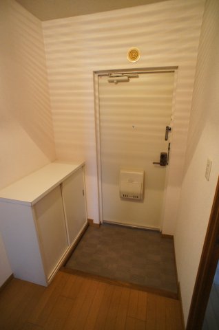 フロイデ勝田台壱番館 シンプルで使いやすい玄関です