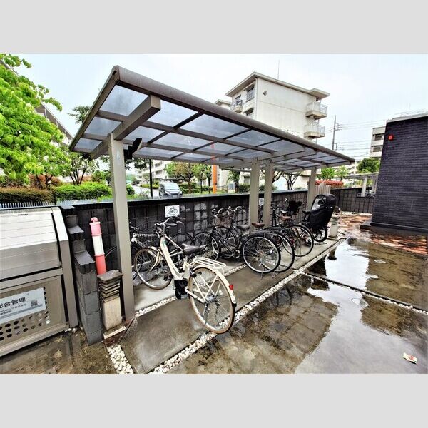 ラフィネ アロッツィオ302号室 駐輪場