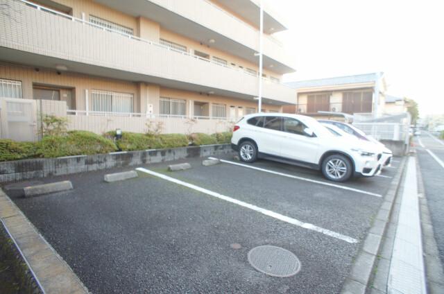 ダイヤハイツ弦巻 駐車場