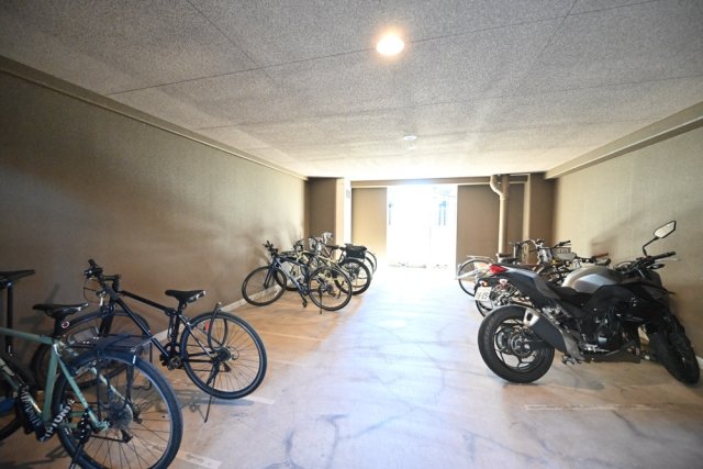 トーシンフェニックス上北沢ツインコート4階 駐輪場