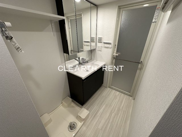 ＧＲＡＮ ＰＡＳＥＯ三宿地下1階 三面鏡の独立洗面台