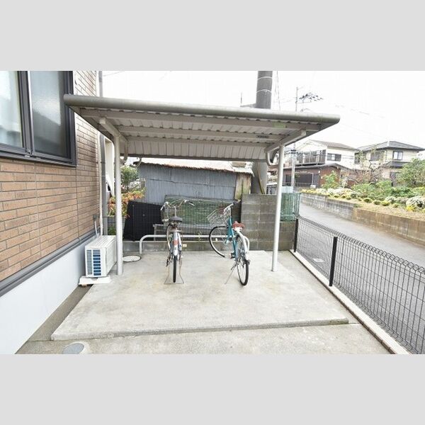 ガーデンハウス 駐輪場