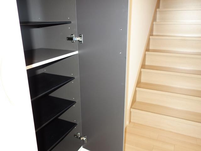ジャルディーノ　Ｆ-one201号室 下駄箱