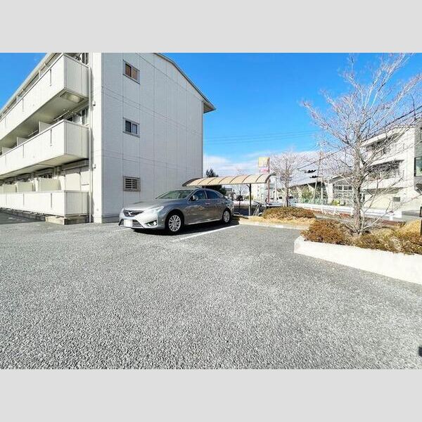 カンピエーレ106号室 駐車場