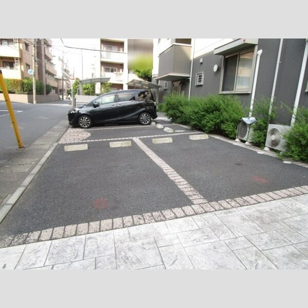メゾンマグノリア徳住 駐車場