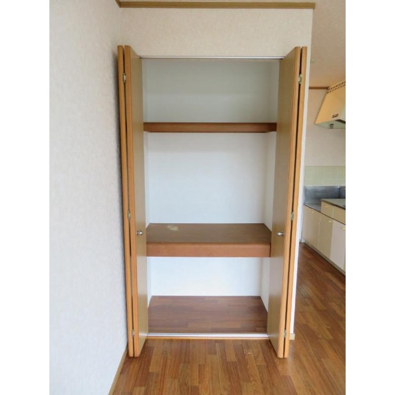 エステートロイヤル1階 ※別部屋写真参照