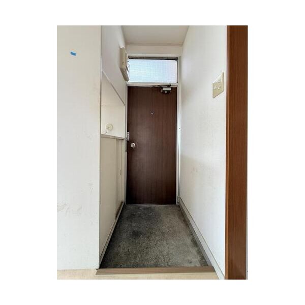 メゾンヨシダ 玄関