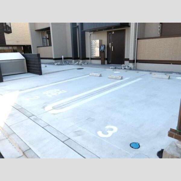 ユウ・エトワール 駐車場