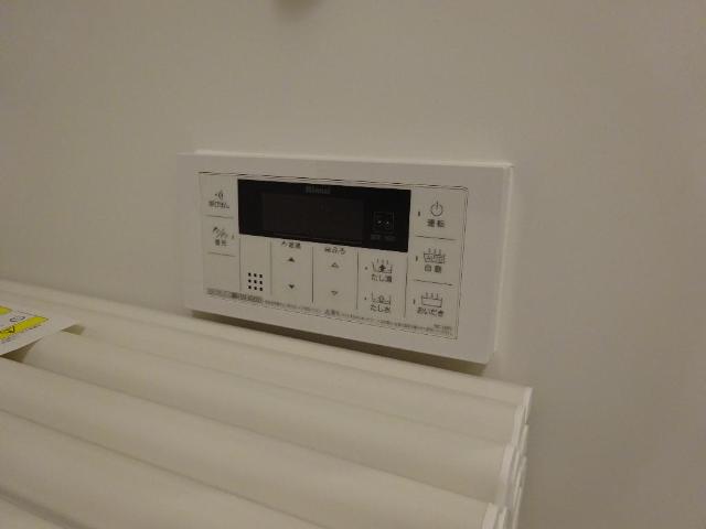 レヴメゾン神山参番館205号室 給湯リモコン（イメージ）