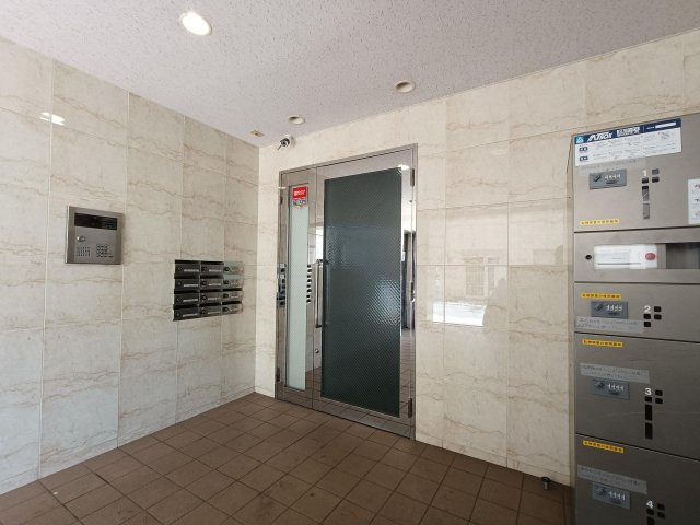 東林ビル201号室 オートロック、宅配ボックス、防犯カメラが完備