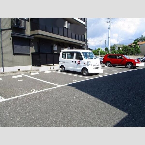 メゾン一の坪 駐車場