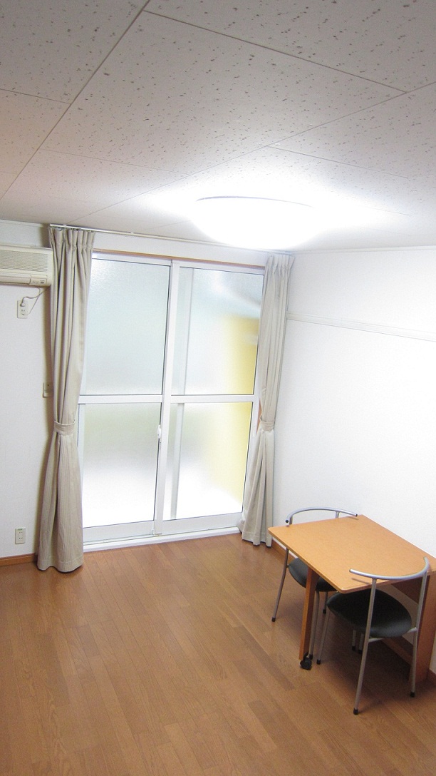 レオパレスプランタン リビング