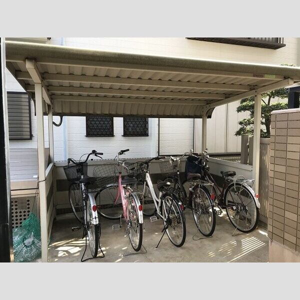 メゾン・フラワーヒル103号室 駐輪場