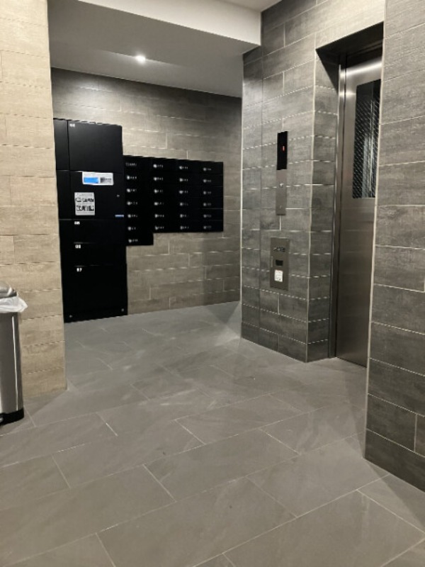 CREALpremier八丁堀9階 エレベーターホール