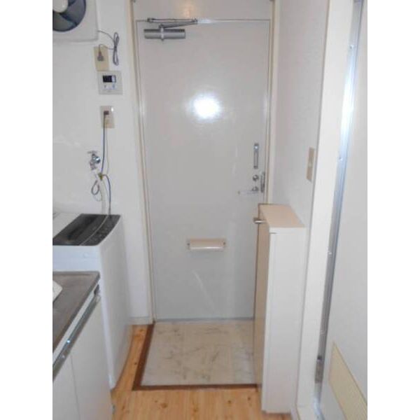 エステートならしの0101号室 玄関