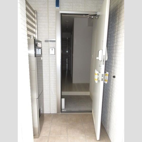 アンジュール氷川台103号室 玄関