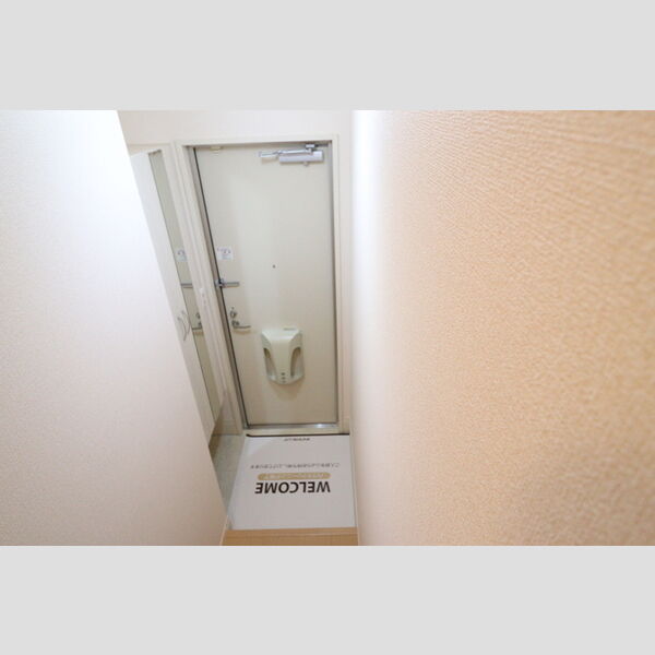 ルミナス203号室 玄関