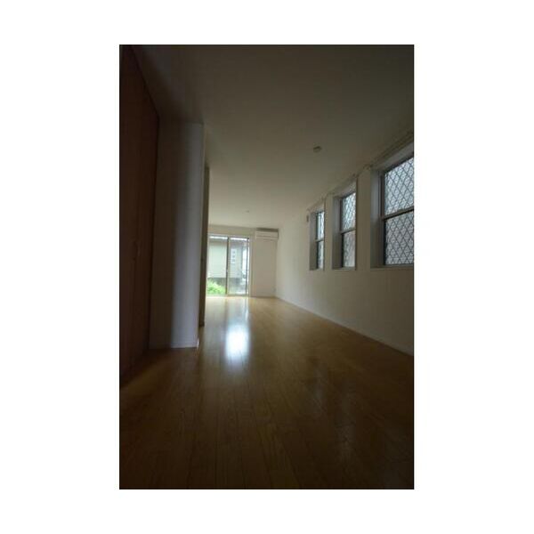 東村山市久米川町5丁目戸建B号室 リビング