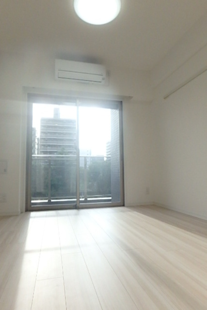 グランド・ガーラ川崎西口9階 落ち着いた色調の洋室です