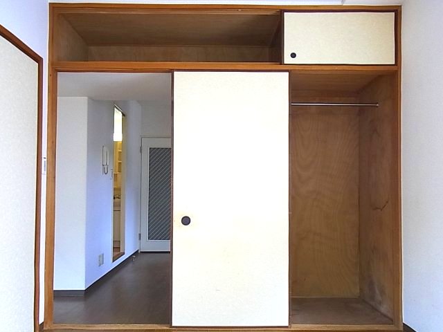 第２ＴＯＷＡヒルズ 洋室１　収納　※別号室の参考写真です(現況優先・仕様違いの場合あり)