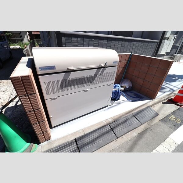 オーヴェスト深大寺203号室 ゴミストッカー