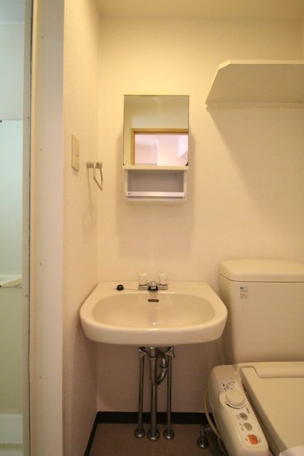 ロイヤルアメニティー西戸山901号室 同建物別部屋の参考画像