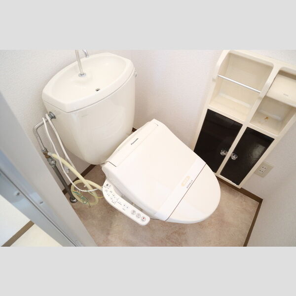 リバーサイド　B 温水洗浄便座