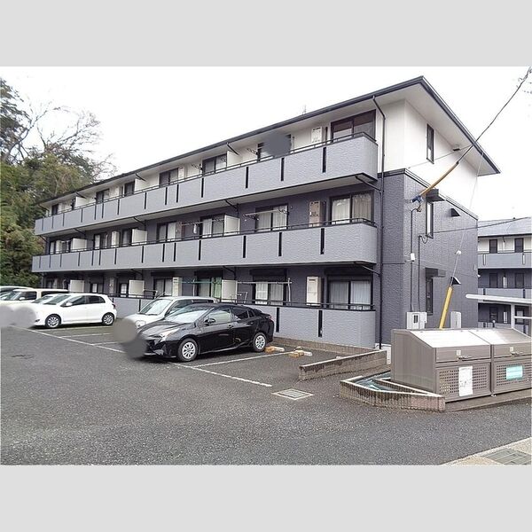 トリニシティ　壱番館 駐車場