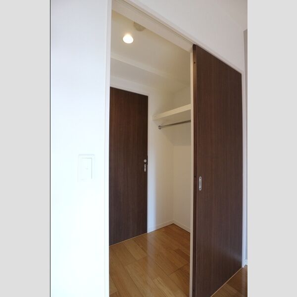 アヴェニール柏の葉107号室 ウォークスルークローゼット