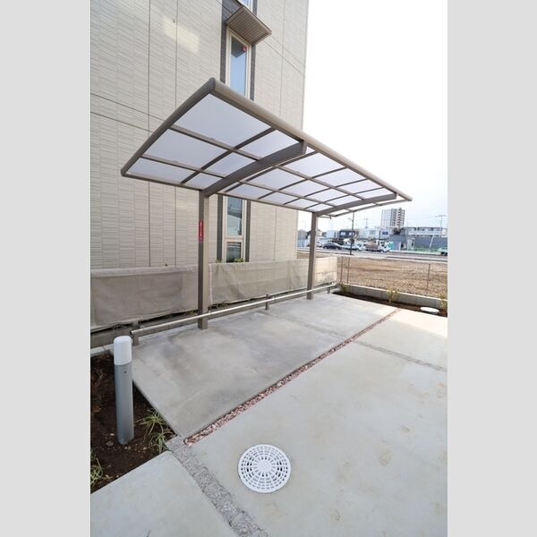 アムール102号室 駐輪場