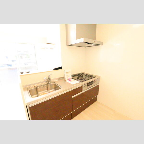 ルミナーレ 対面式3口ガスコンロ付システムキッチン